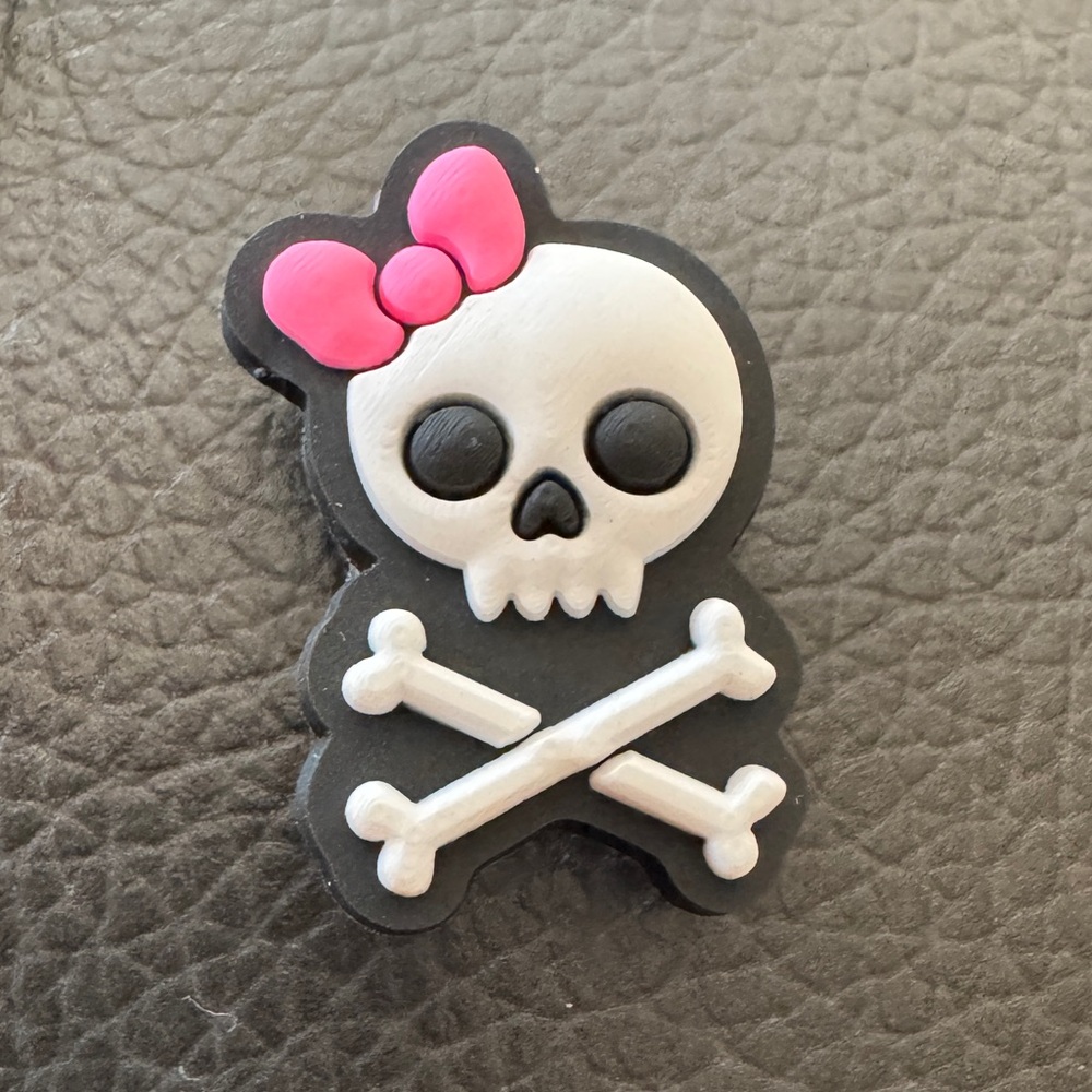 Cutesy Skull and Crossbones Shoe Charm 5/$20